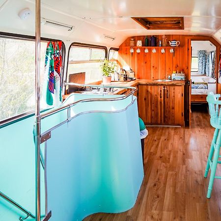 Double Decker Bus At Valentia Island Escape Hotel Chapeltown Buitenkant foto