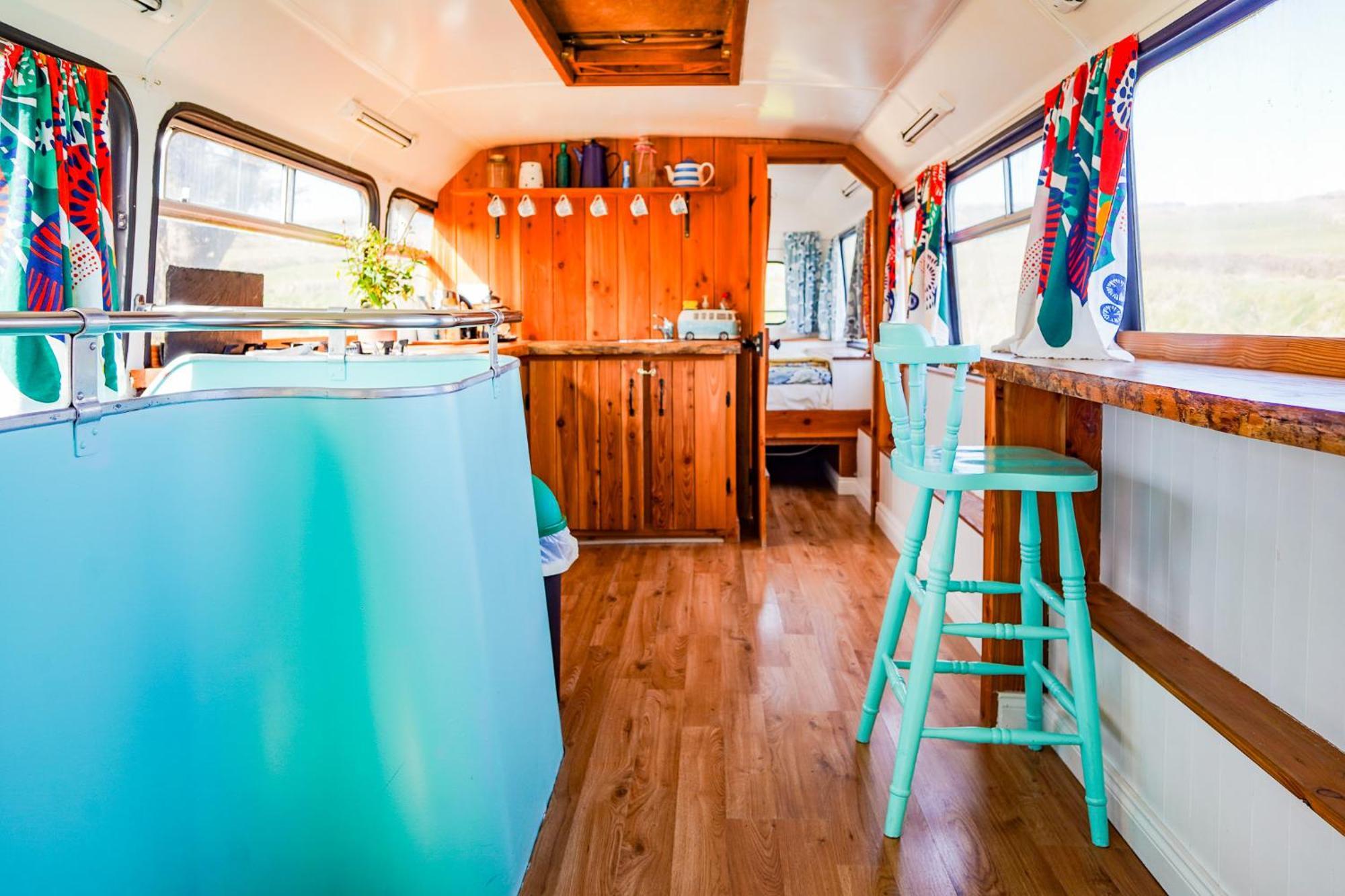 Double Decker Bus At Valentia Island Escape Hotel Chapeltown Buitenkant foto