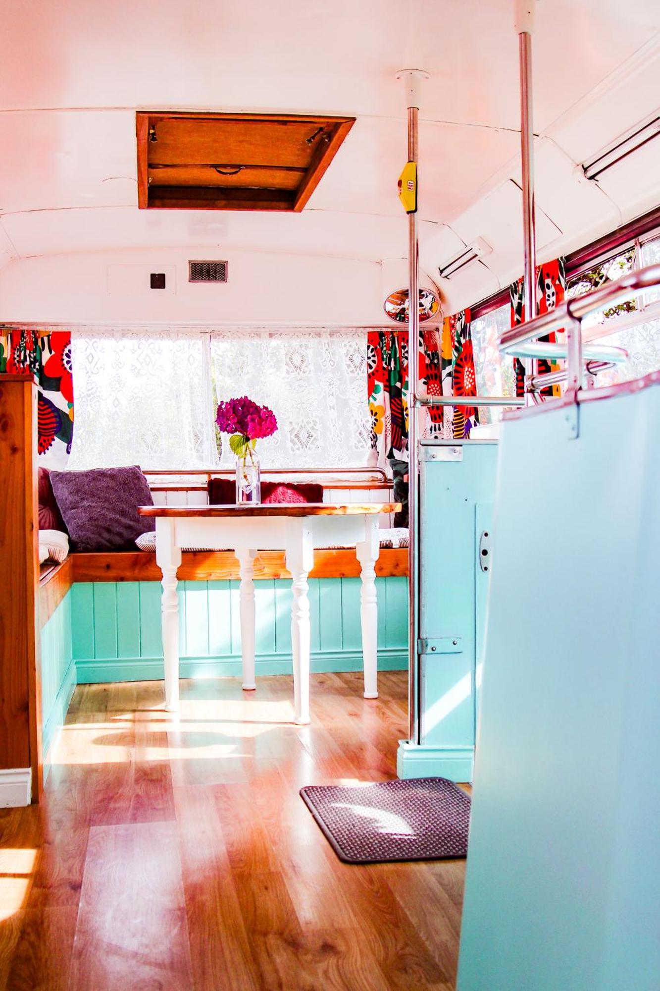Double Decker Bus At Valentia Island Escape Hotel Chapeltown Buitenkant foto